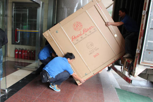尖峰镇钢琴贵重工艺品无忧运